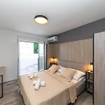 דירה Awesome In Okrug Gornji With Wifi