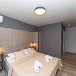 דירה Awesome In Okrug Gornji With Wifi
