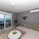 דירה Awesome In Okrug Gornji With Wifi