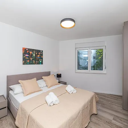 Apartment Awesome In Okrug Gornji With Wifi *