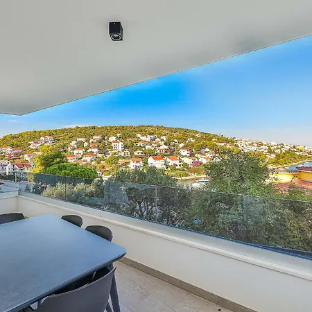 Appartement Gorgeous In Okrug Gornji With View *