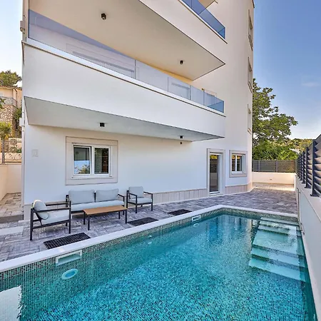 Appartement Gorgeous In Okrug Gornji With View Trogir