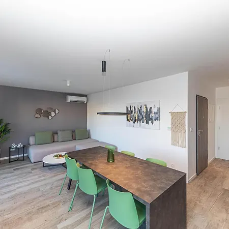 Appartement Gorgeous In Okrug Gornji With View *